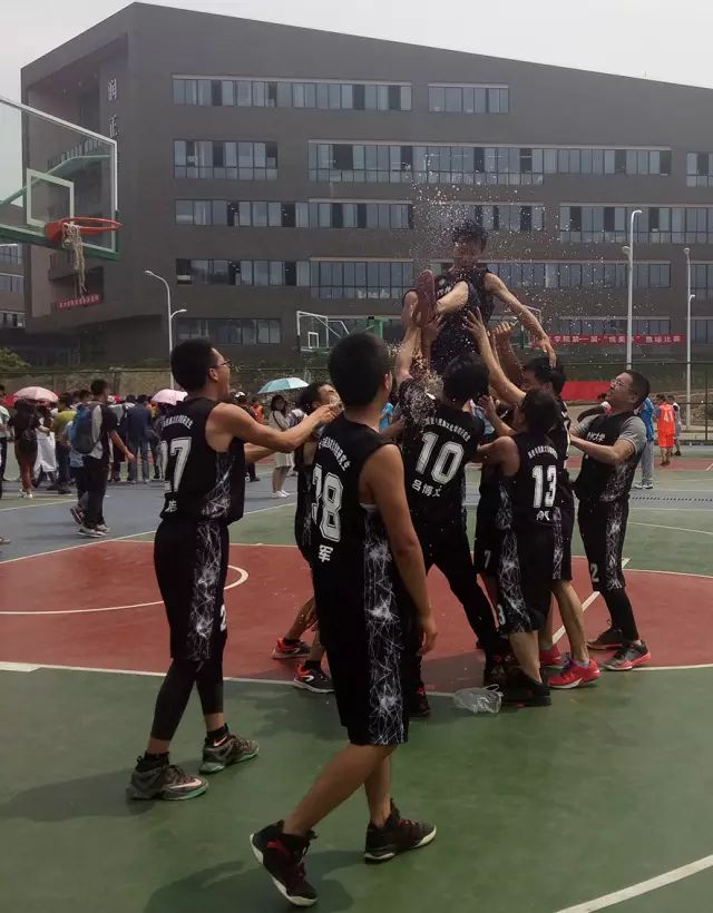 贵州篮球队打过cba吗_贵州篮球赛多少年历史一次_贵州2020年篮球赛事