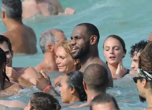 NBA球星与游泳的不解之缘：邓肯曾是全美