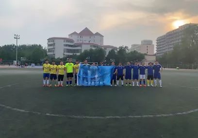大学生足球冠军_大学足球比赛冠军有什么用_足球冠军大学比赛用有奖金吗